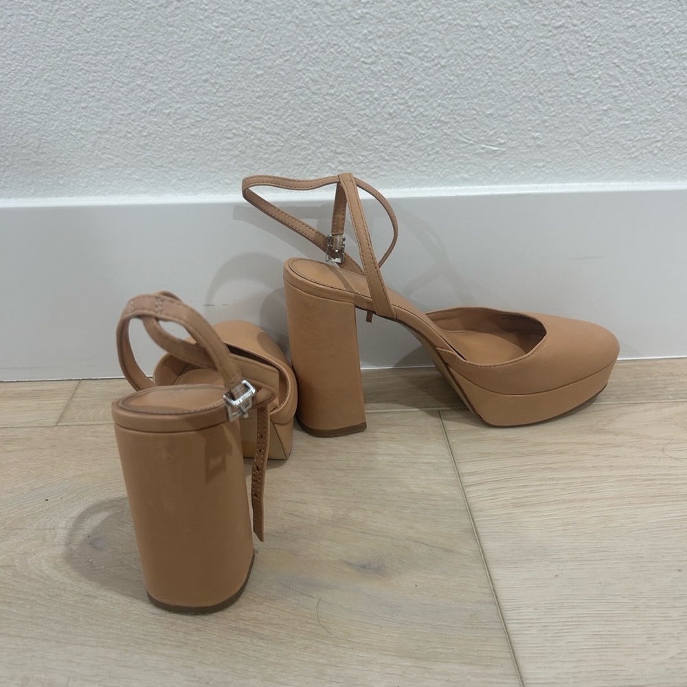 Closed toed heels - Picture 4 of 5